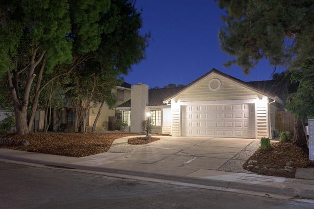 2174 Lejano Way, Sacramento, CA 95833