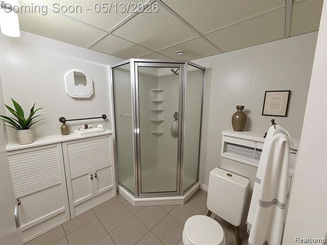 32960 Oakview Drive, Warren, MI 48092