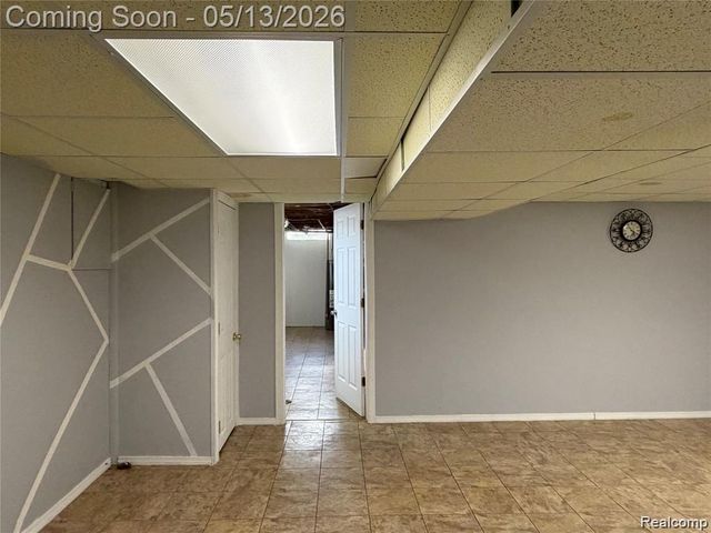 32960 Oakview Drive, Warren, MI 48092