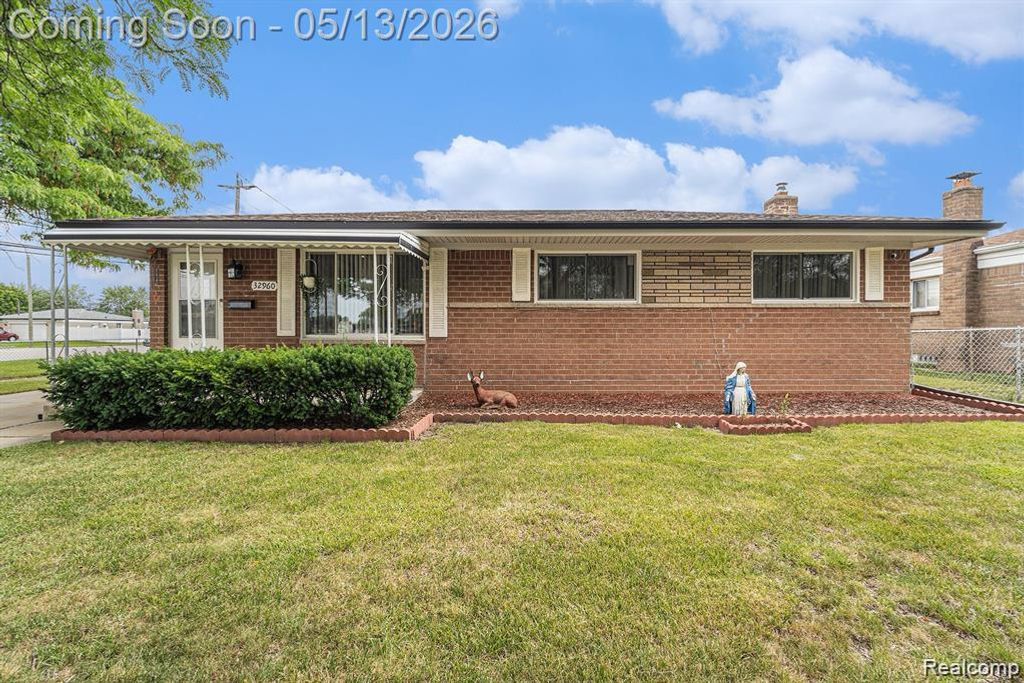 32960 Oakview Drive, Warren, MI 48092