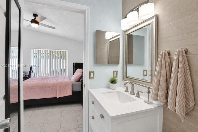 2886 W 74th Place, Hialeah, FL 33018