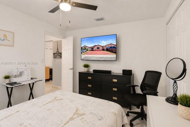 2886 W 74th Place, Hialeah, FL 33018