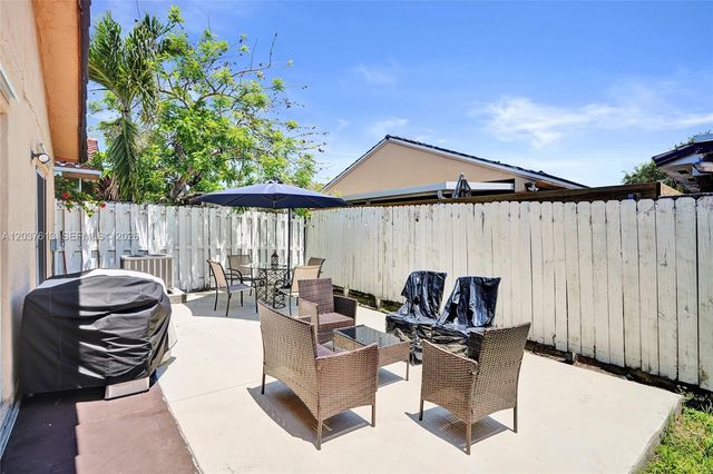 2886 W 74th Place, Hialeah, FL 33018