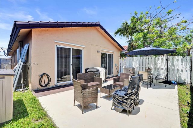2886 W 74th Place, Hialeah, FL 33018
