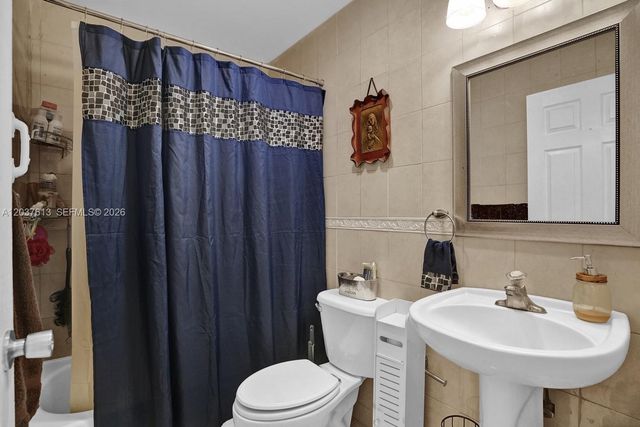2886 W 74th Place, Hialeah, FL 33018