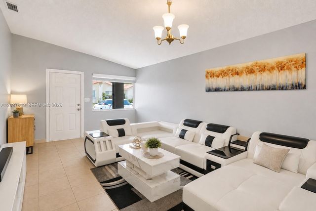 2886 W 74th Place, Hialeah, FL 33018