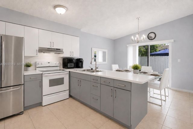 2886 W 74th Place, Hialeah, FL 33018
