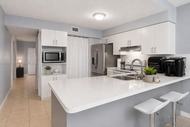 2886 W 74th Place, Hialeah, FL 33018