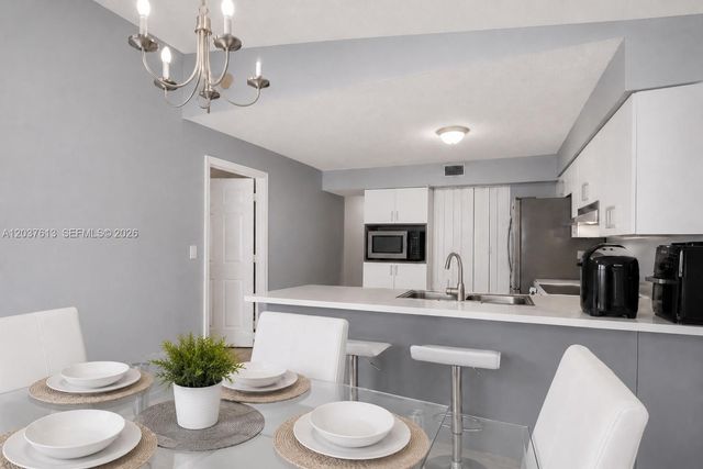 2886 W 74th Place, Hialeah, FL 33018