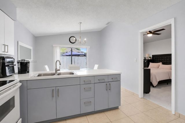 2886 W 74th Place, Hialeah, FL 33018