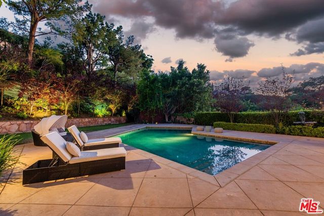 1915 Loma Vista Drive, Beverly Hills, CA 90210