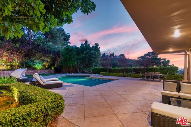 1915 Loma Vista Drive, Beverly Hills, CA 90210