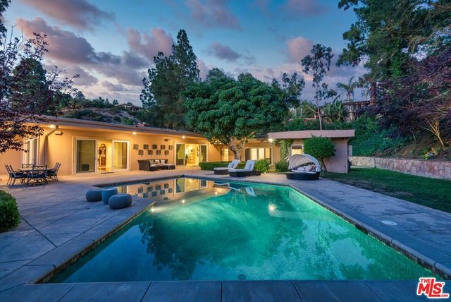 1915 Loma Vista Drive, Beverly Hills, CA 90210