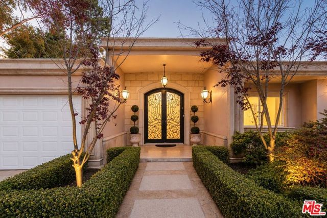 1915 Loma Vista Drive, Beverly Hills, CA 90210