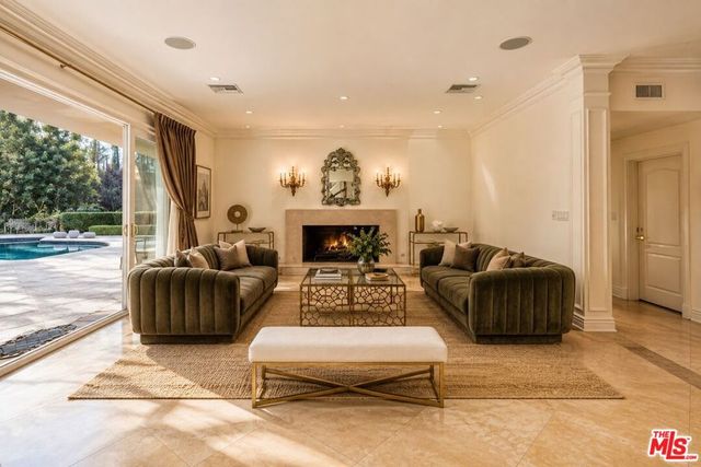 1915 Loma Vista Drive, Beverly Hills, CA 90210