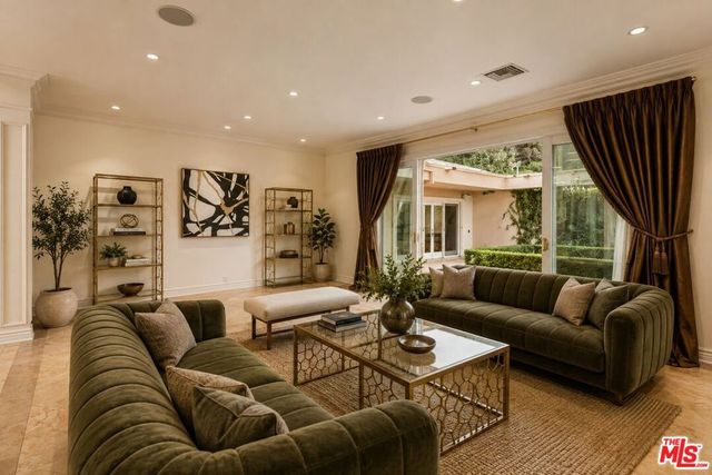 1915 Loma Vista Drive, Beverly Hills, CA 90210