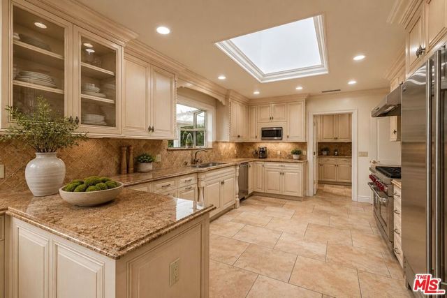 1915 Loma Vista Drive, Beverly Hills, CA 90210