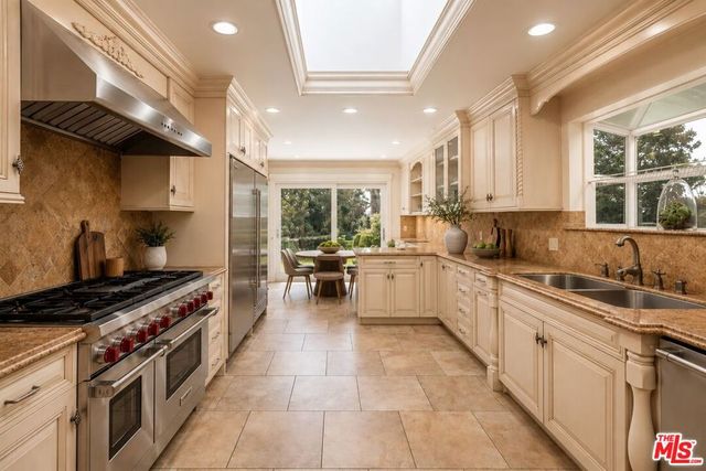 1915 Loma Vista Drive, Beverly Hills, CA 90210