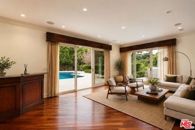 1915 Loma Vista Drive, Beverly Hills, CA 90210