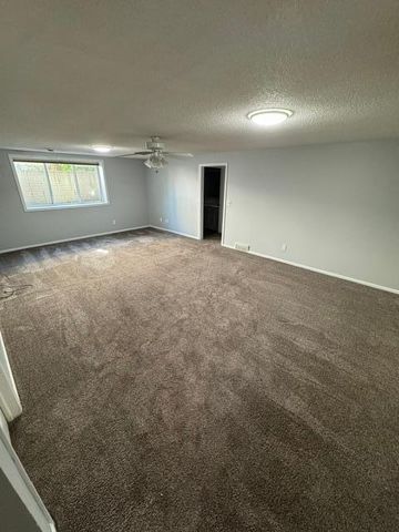 420 14th Avenue S, Fargo, ND 58103