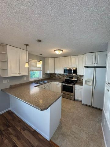 420 14th Avenue S, Fargo, ND 58103
