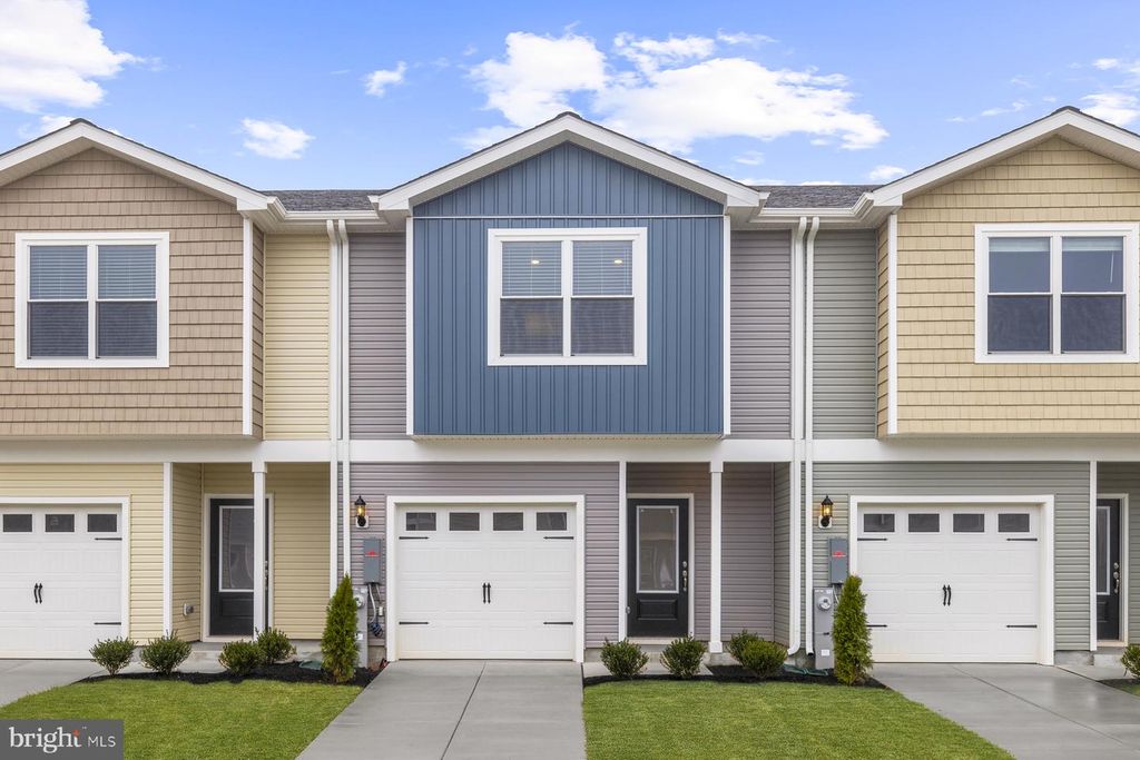 8130 BARTHOLOMEW CT, Baltimore, MD 21206