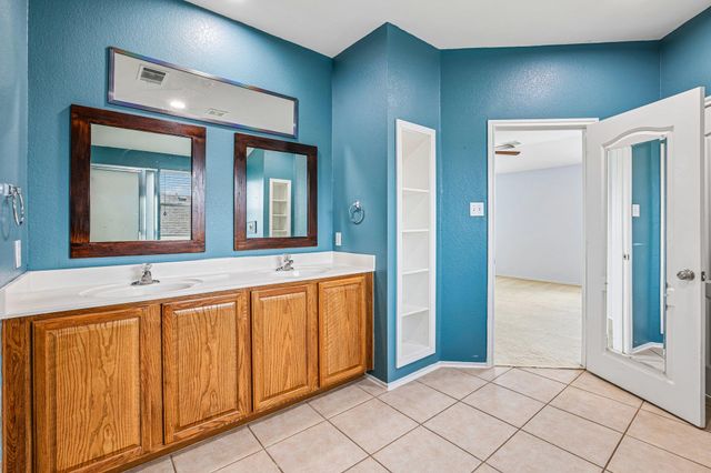 112 Floating Leaf DR, Hutto, TX 78634
