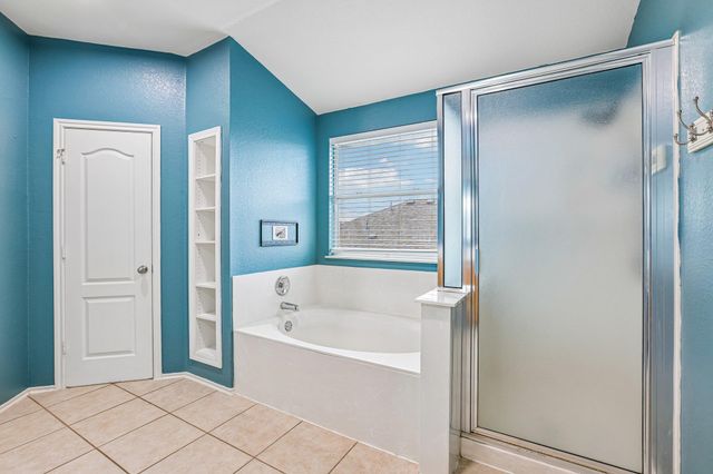 112 Floating Leaf DR, Hutto, TX 78634
