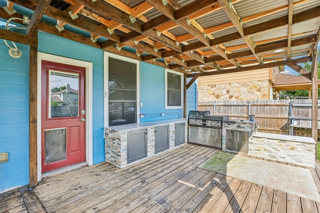 112 Floating Leaf DR, Hutto, TX 78634