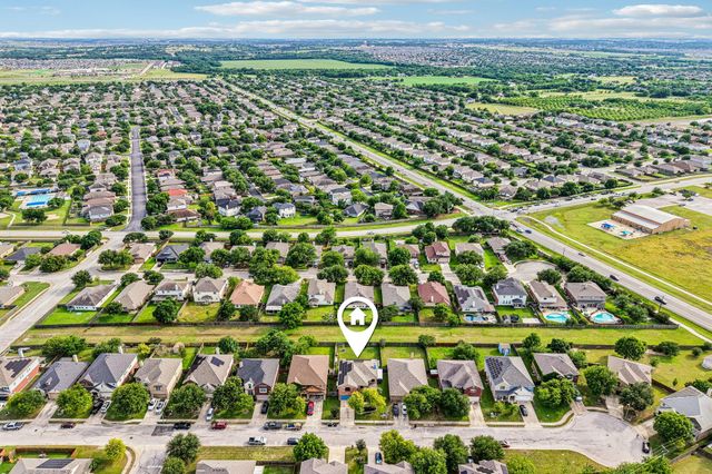 112 Floating Leaf DR, Hutto, TX 78634