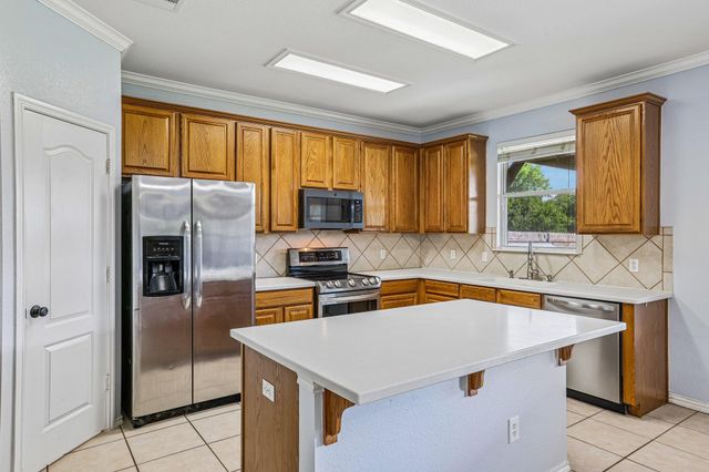112 Floating Leaf DR, Hutto, TX 78634