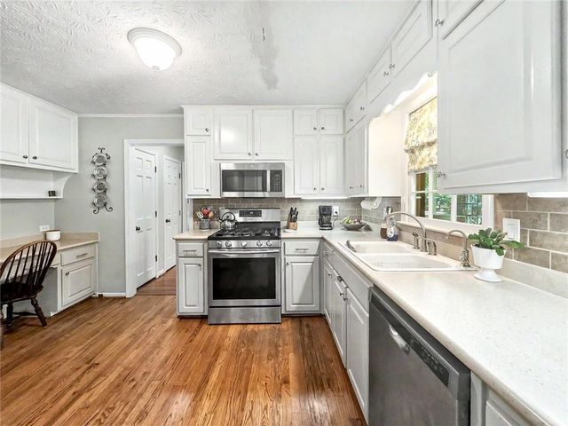 886 Ryan Lane SW, Lilburn, GA 30047