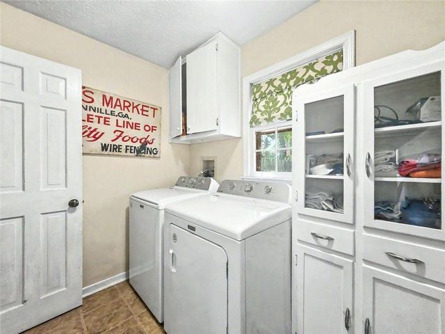 886 Ryan Lane SW, Lilburn, GA 30047