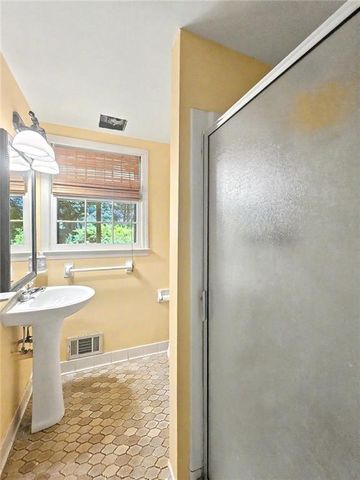 886 Ryan Lane SW, Lilburn, GA 30047