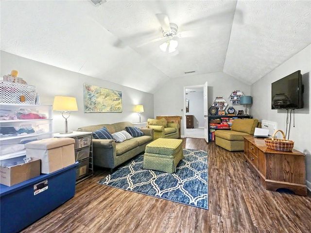 886 Ryan Lane SW, Lilburn, GA 30047