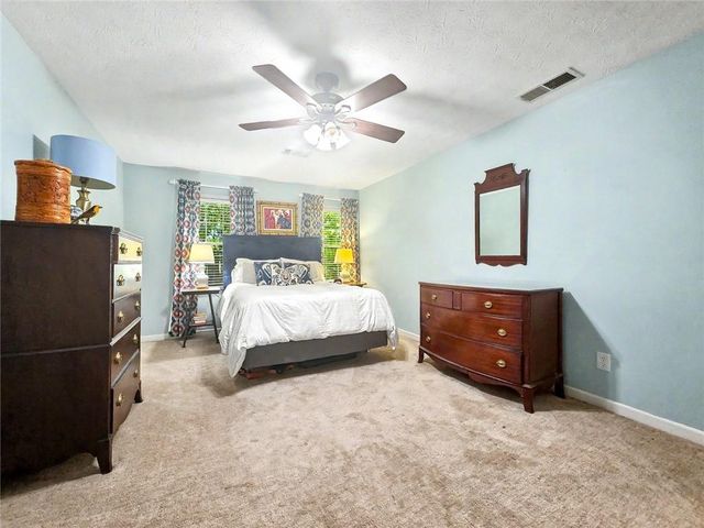 886 Ryan Lane SW, Lilburn, GA 30047