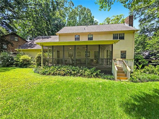 886 Ryan Lane SW, Lilburn, GA 30047
