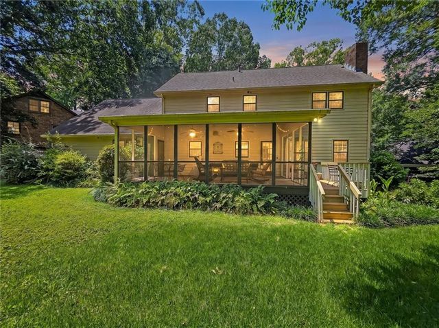 886 Ryan Lane SW, Lilburn, GA 30047