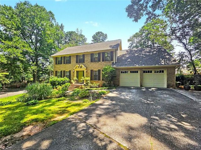 886 Ryan Lane SW, Lilburn, GA 30047