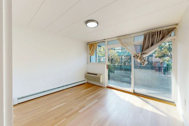 345 Harvard St 2 E-F, Cambridge, MA 02138