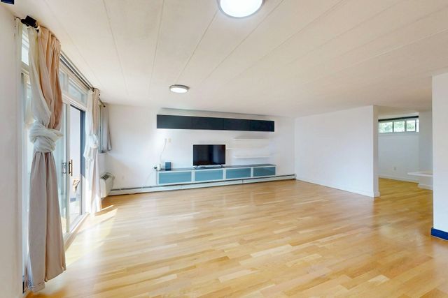 345 Harvard St 2 E-F, Cambridge, MA 02138