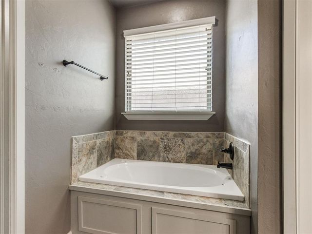 10915 Sara Court, Midwest City, OK 73130