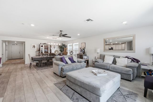 6883 E Woodward Avenue, Fresno, CA 93727