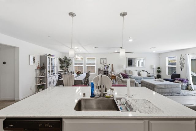 6883 E Woodward Avenue, Fresno, CA 93727