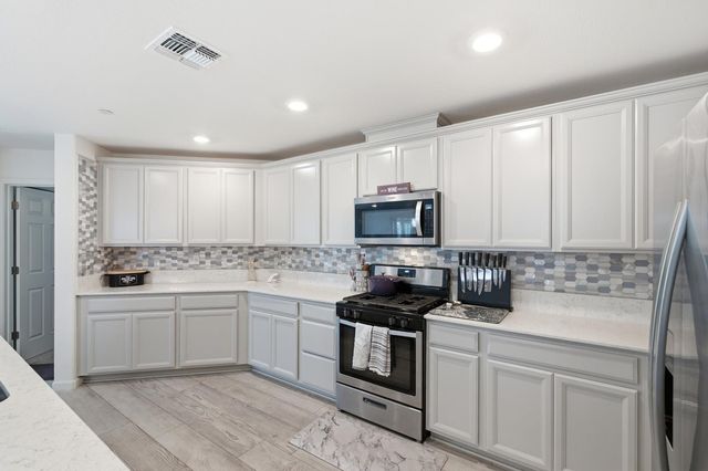 6883 E Woodward Avenue, Fresno, CA 93727