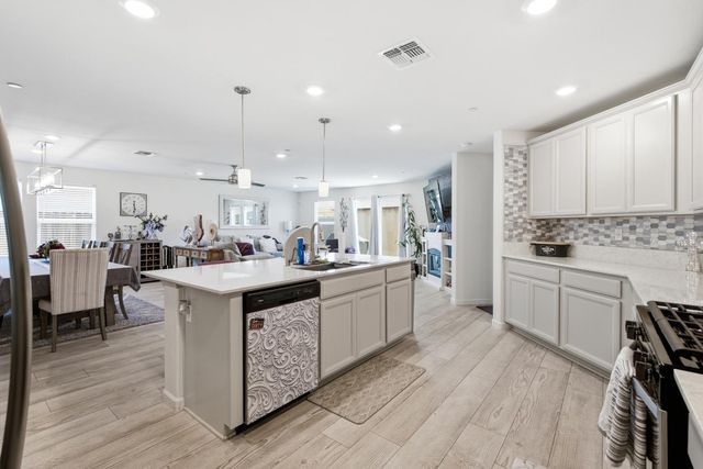 6883 E Woodward Avenue, Fresno, CA 93727