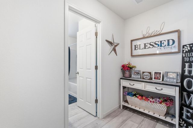 6883 E Woodward Avenue, Fresno, CA 93727