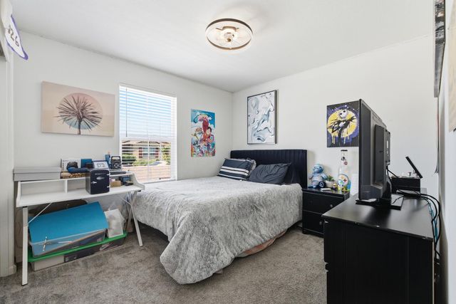 6883 E Woodward Avenue, Fresno, CA 93727
