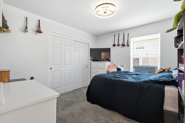 6883 E Woodward Avenue, Fresno, CA 93727