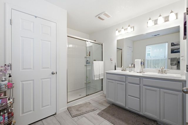 6883 E Woodward Avenue, Fresno, CA 93727